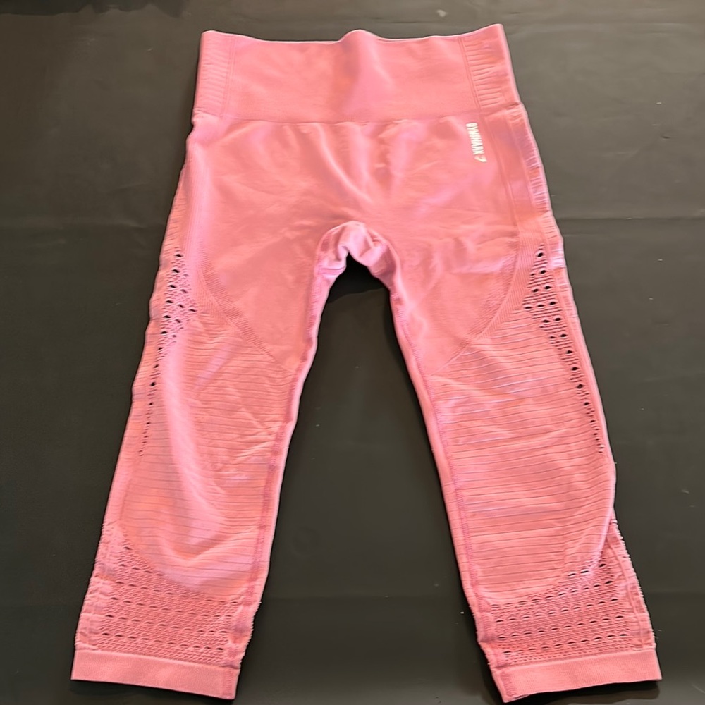 Gymshark Pink cropped Leggings with High Waist and Perforated Design